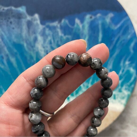 Handmade crystal bracelet // larvikite & glaucophane // 7” average wrist size - Picture 4 of 4